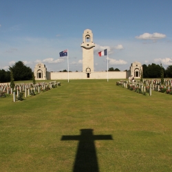 Mémorial Villers-Bretonneux 250x250